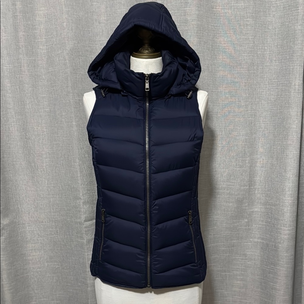 GH Bass & Co Down Vest-Sz XS-Navy-EUC-Zip Pockets-Detachable Hood-Zip Up